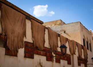Fabricação de couro: uma viagem pelas curtumes de Fez
